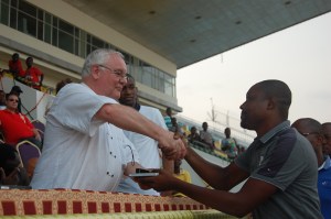 président alodo reçoit les lots de participation