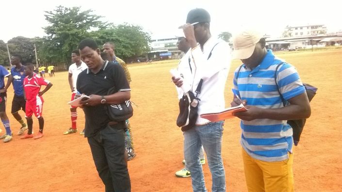 Fiffi Hanson Parker évoque les modèles Chelsea et Manchester City avec les encadreurs béninois