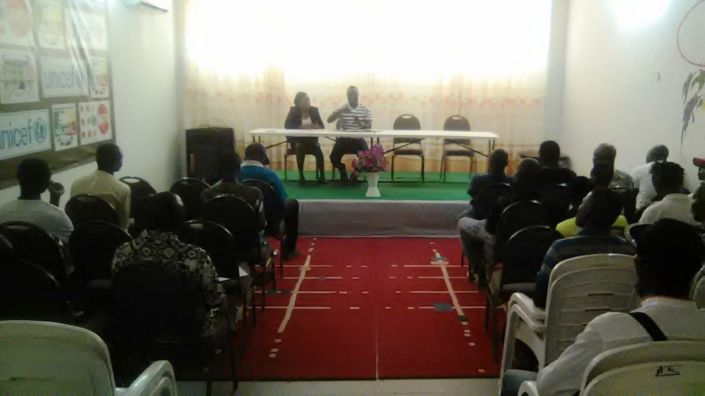 Fiffi Hanson Parker évoque les modèles Chelsea et Manchester City avec les encadreurs béninois